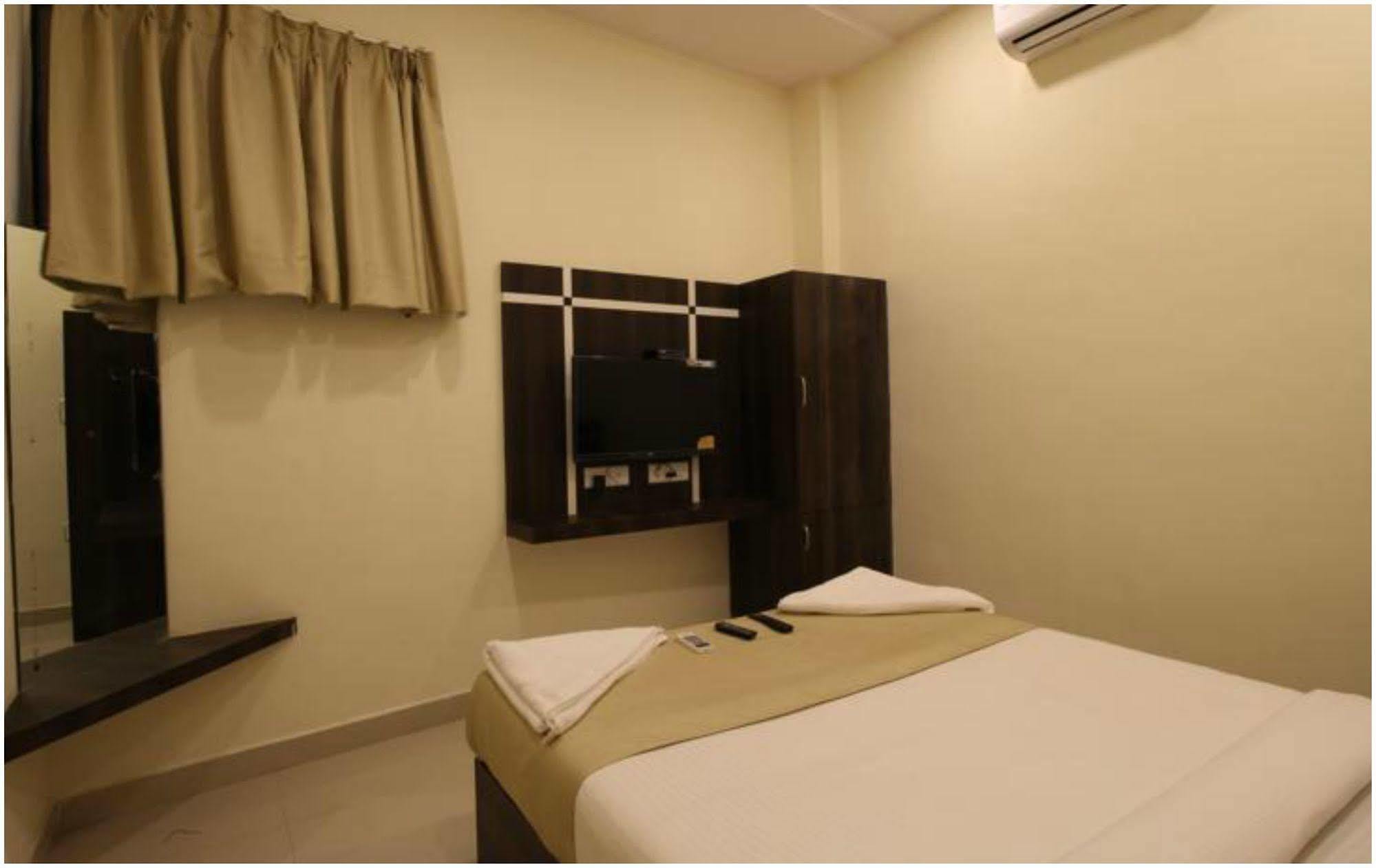Treebo Trip Ashir Inn Bombay Extérieur photo