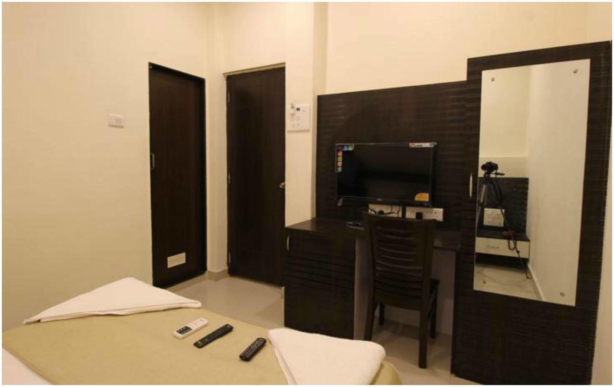 Treebo Trip Ashir Inn Bombay Extérieur photo